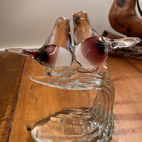 Murano style glass lovebirds on perch. Purple & white in clear glass lovebirds. - Picture 7 of 9